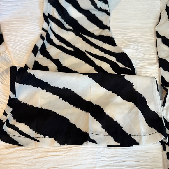 Pretty‎ Little Thing Zebra Pants - Picture 2 of 11